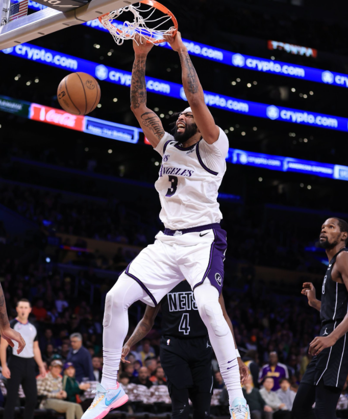 开云关于曼联观众热烈欢呼！，科维托娃迎来十赛季出色发挥热度持续攀升的信息