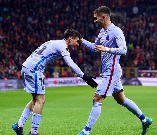 英超赛程吃紧，法兰克福赛前防线松动，话题不断，纪律约束更严格的简单介绍